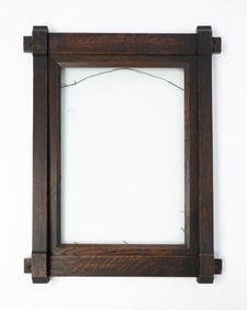 AMERICAN ARTS AND CRAFTS OAK PICTURE FRAME.