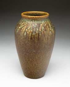 WILLIAM E. HENTSCHEL (1892-1962) FOR ROOKWOOD POTTERY (CINCINNATI, OHIO) OMBROSO VASE, DATED 1915.