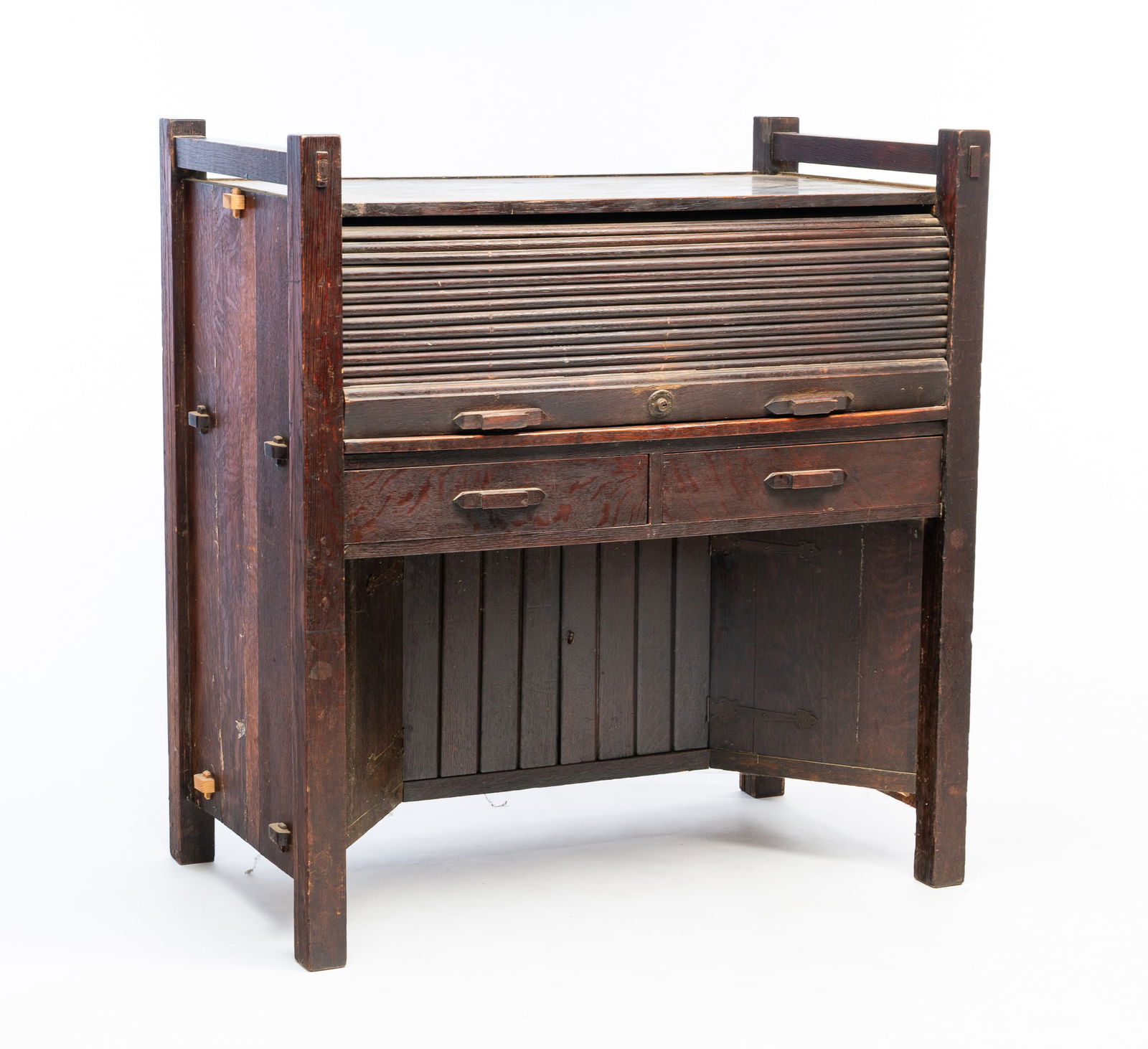 RARE ATTRIBUTED TO GRAND RAPIDS BOOKCASE AND DESK CO. ARTS AND CRAFTS OAK ROLLTOP DESK.: Attributed to Grand Rapids Bookcase and Desk Co. (Grand Rapids, Michigan), Early 20th Century. Having a rectangular top over rolltop desk over two short drawers, the kneehole with a door opening to vo