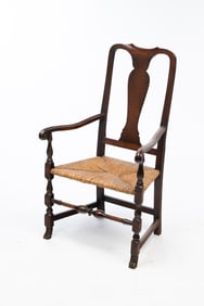 AMERICAN QUEEN ANNE MAPLE ARMCHAIR.