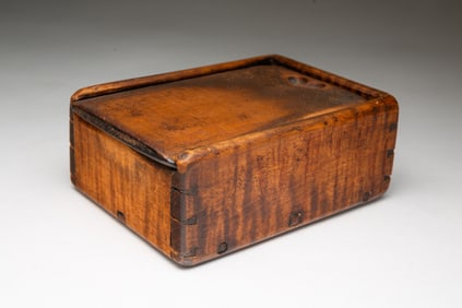 AMERICAN TIGER MAPLE SLIDE LID BOX WITH HEART CARVED HEART.