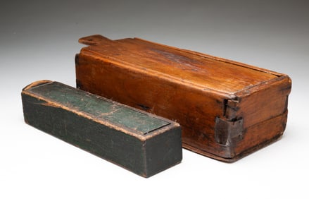 TWO AMERICAN PINE SLIDE-LID BOXES, INCL. GREEN-PAINTED EXAMPLE.