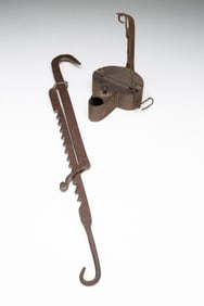 AMERICAN IRON CRUSIE GREASE LAMP WITH ADJUSTABLE TRAMMEL.