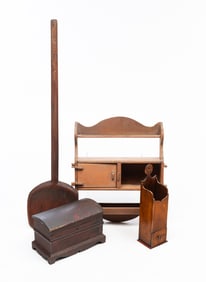 GROUP OF AMERICAN WOODEN ITEMS.