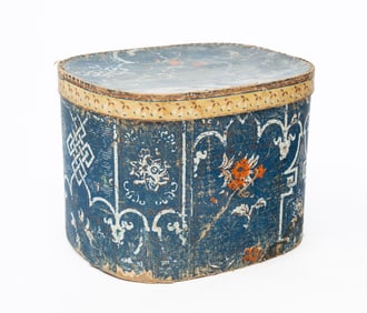 LARGE JOHN GRIFFITH (PHILADELPHIA) WALLPAPER BAND BOX WITH ORIGINAL LABEL.