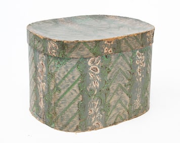 LARGE AMERICAN WALLPAPER BAND BOX.