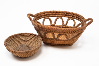 TWO AMERICAN RYE STRAW BASKETS.