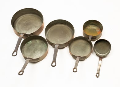 SIX AMERICAN GRADUATED COPPER PANS.