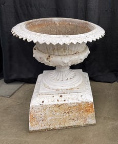AMERICAN CAST IRON GARDEN URN.