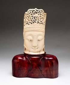 CHINESE CARVED AND PIERCED CARVED BUST OF BUDDHA.