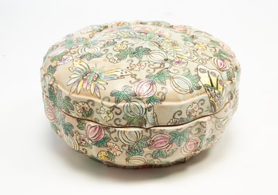 LARGE ASIAN PORCELAIN LIDDED BOX.