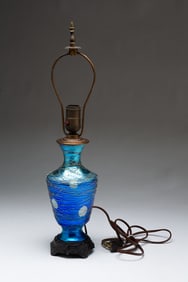 DURAND (MILLVILLE, NEW JERSEY) THREADED ART GLASS TABLE LAMP.