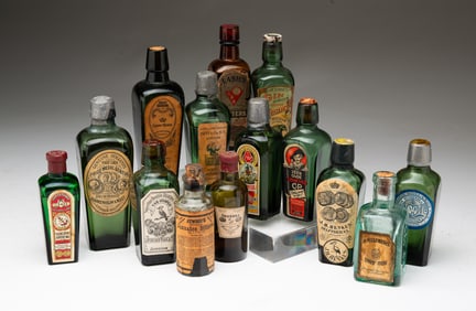 FOURTEEN MISCELLANEOUS MINIATURE BOTTLES, MOSTLY GIN.