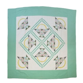 AMERICAN HAND-STITCHED PIECED AND APPLIQUÉ QUILT IN A FLOWER BASKET PATTERN.