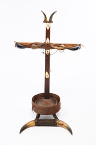 AMERICAN STEER HORN-MOUNTED UMBRELLA STAND PLUS WALL RACK.
