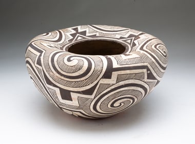 ATTRIBUTED TO JUANITA JOHNSON (ACOMA PUEBLO, B. 1883/1891) POLYCHROME POTTERY JAR.