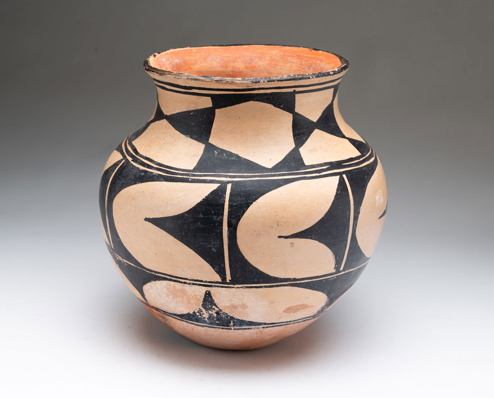 SANTO DOMINGO (KEWA) PUEBLO POLYCHROME POTTERY OLLA JAR.: Santo Domingo (Kewa) Pueblo (New Mexico), Early 20th Century. Pottery vessel decorated in black and tan geometric and botanical designs. 10.25"h. 9.5"d.Provenance: From the Lifetime Collection of Darw