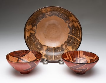 THREE SOUTH AMERICAN DIMINUTIVE DECORATED CLAY BOWLS.