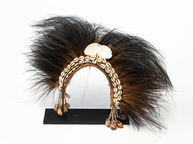 PAPUA NEW GUINEA HEADDRESS WITH CASSOWARY FEATHERS.