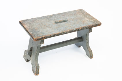 AMERICAN GREY-PAINTED PINE BENCH.
