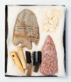 NATIVE AMERICAN ARROWHEADS, FRAGMENTS AND POINTS.