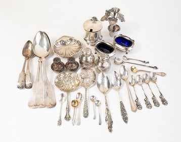 GROUP OF STERLING SILVER AND COIN SILVER TABLE ACCESSORIES.