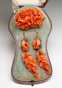 GOLD FILLED CORAL BROOCH AND EARRINGS SET.
