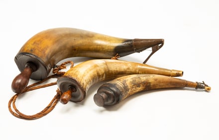 THREE AMERICAN POWDER HORNS, INCL. ENGRAVED TRANSYLVANIA COUNTY, NORTH CAROLINA EXAMPLE.