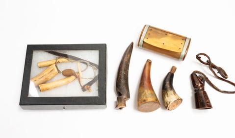 A COLLECTION OF AMERICAN HORN ITEMS.