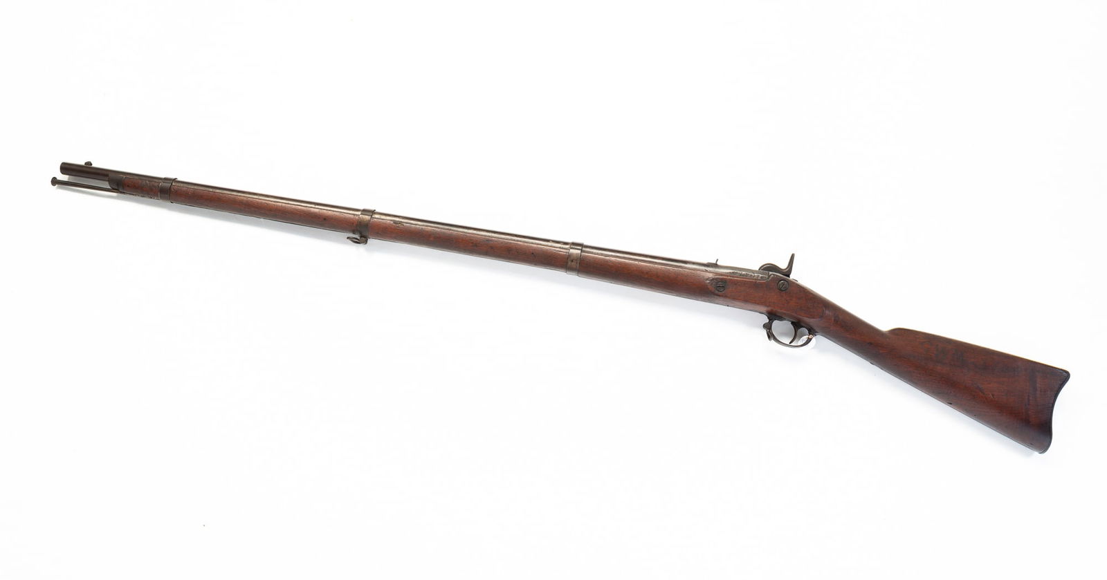 AMERICAN 1861 SPRINGFIELD RIFLE.: America, 19th Century. Walnut stock, percussion lock, 58 caliber rifled bore and iron hardware. 56"l.