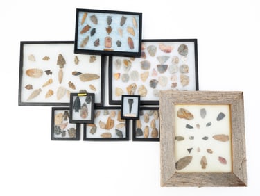 LARGE COLLECTION OF NATIVE AMERICAN ARROWHEADS AND POINTS.