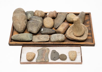 LARGE COLLECTION OF NATIVE AMERICAN STONE TOOLS.