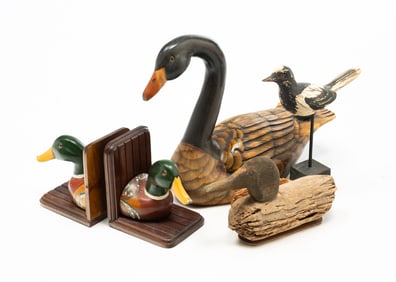 COLLECTION OF DECOYS PLUS PAIR OF MALLARD BOOKENDS.