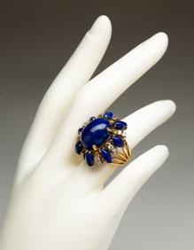 14K YELLOW GOLD LAPIS LAZULI AND DIAMOND COCKTAIL RING.