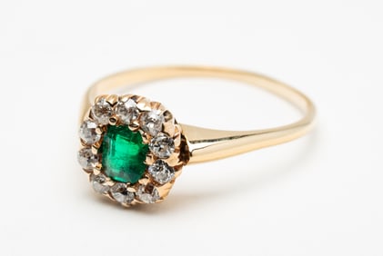 14K YELLOW GOLD EMERALD AND DIAMOND RING.
