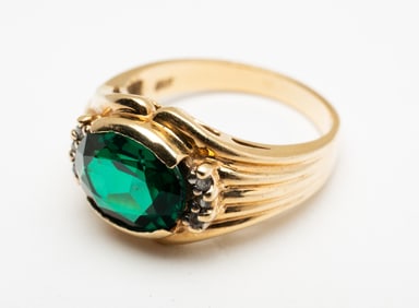 14K YELLOW GOLD EMERALD AND DIAMOND RING.