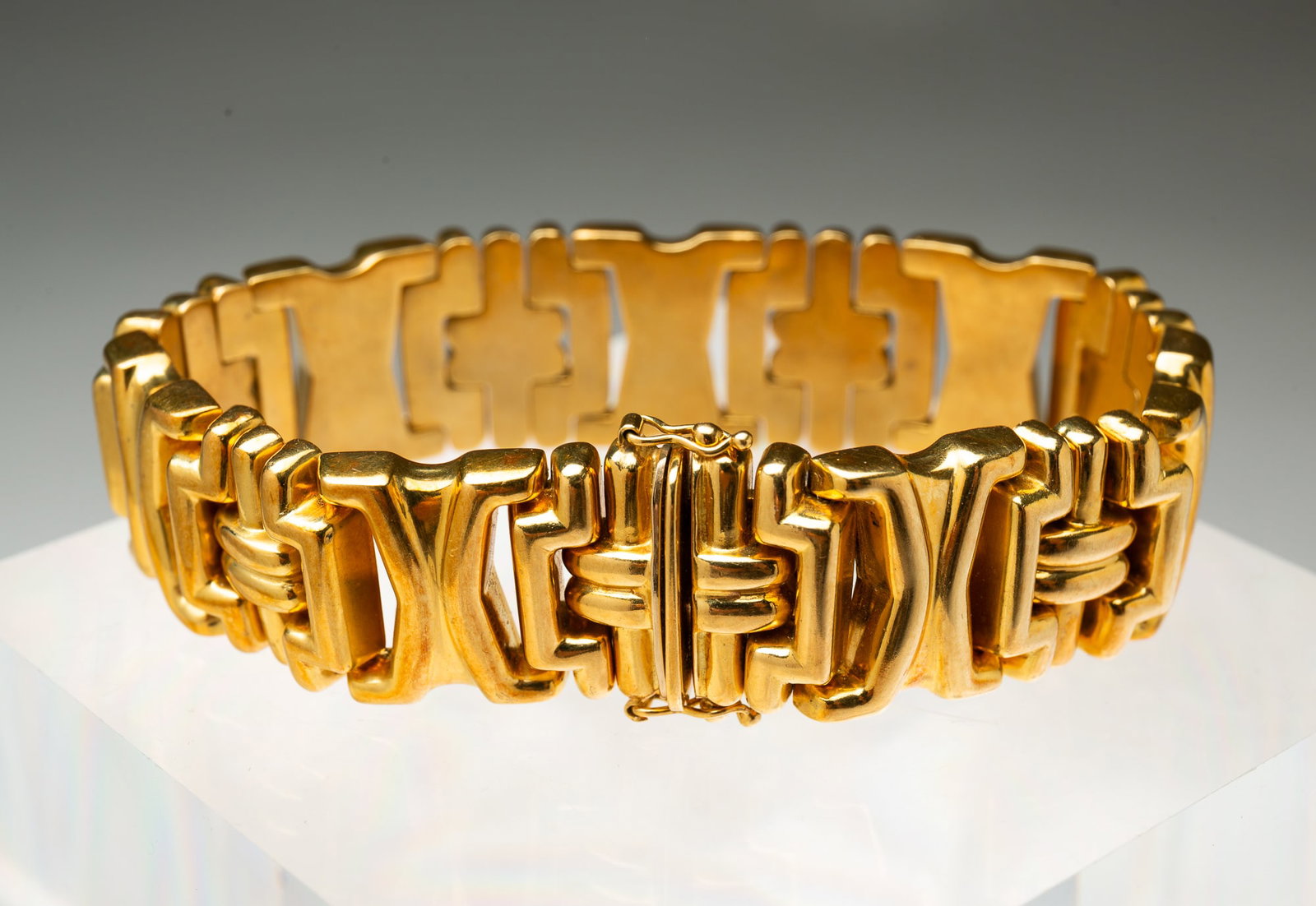 18K YELLOW GOLD FANCY LINK BRACELET.: Italian, Contemporary. 18k yellow gold articulated fancy link bracelet with box tab closure and safety catch. Marked "750 ITALY". 7.12"l. 18.5mm w. Approximately 58.5g.