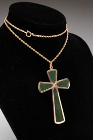 14K YELLOW GOLD NEPHERITE CROSS PENDANT NECKLACE.