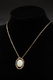 YELLOW GOLD OPAL AND DIAMOND NECKLACE.