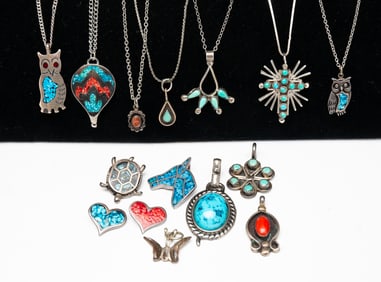 GROUP OF NATIVE AMERICAN NECKLACES AND PENDANTS.