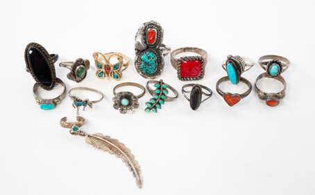 GROUPING OF FIFTEEN NAVAJO GEMSTONE RINGS.
