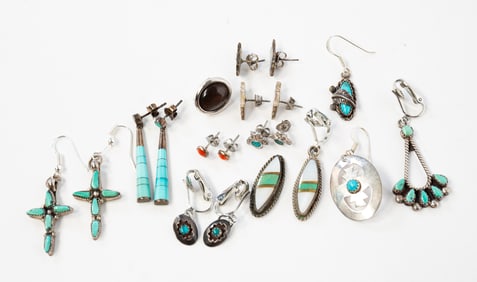 GROUPING OF SOUTHWESTERN STYLE GEMSTONE EARRINGS.