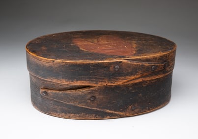 AMERICAN PAINTED TWO-FINGER BENTWOOD BOX WITH HEART.