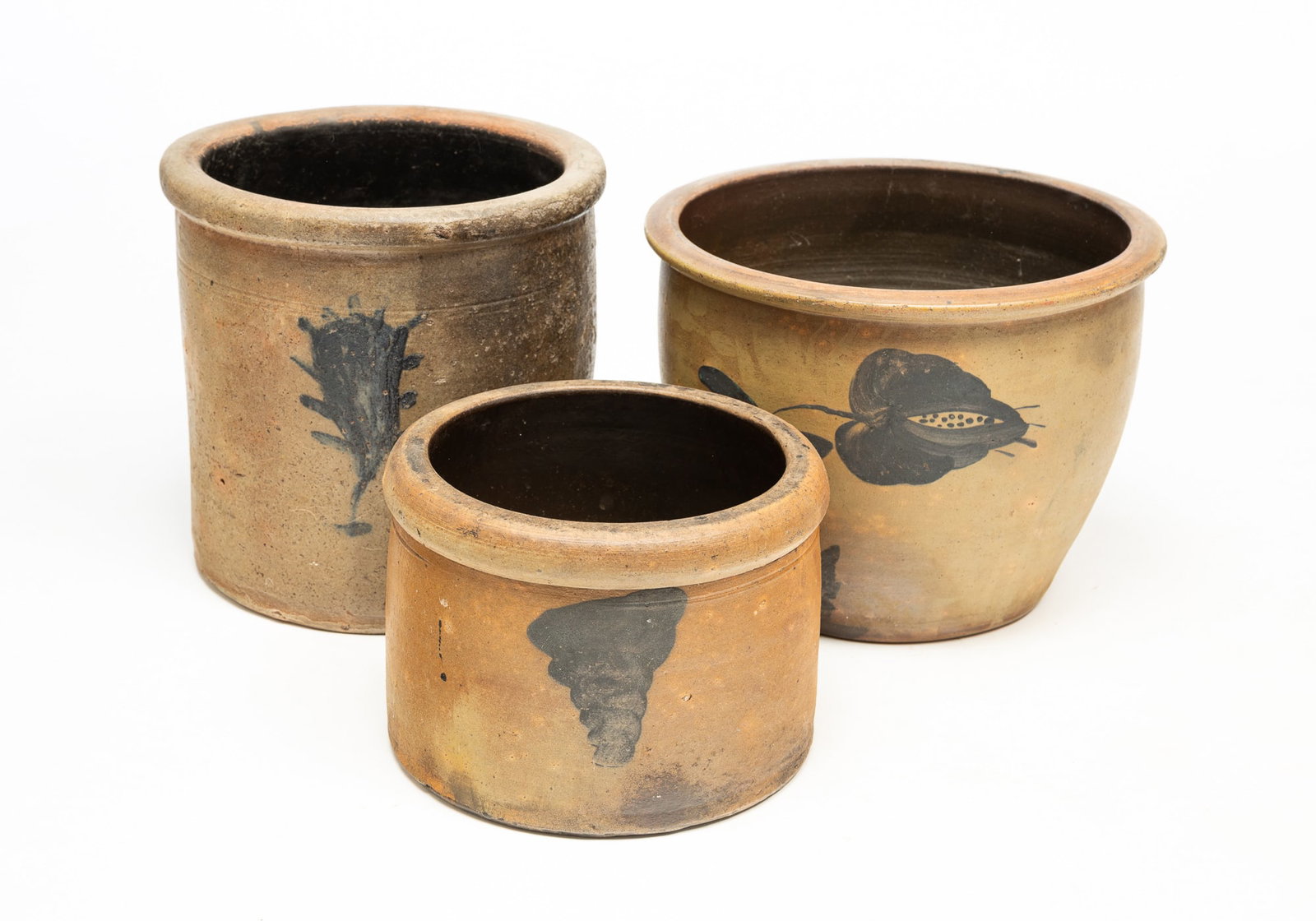 THREE AMERICAN COBALT-DECORATED STONEWARE CROCKS. (1 of 5)