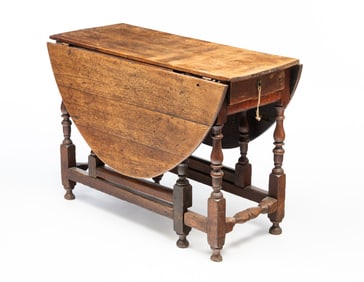 WILLIAM AND MARY OAK GATELEG TABLE.