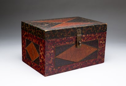 AMERICAN PAINT-DECORATED PINE BOX.