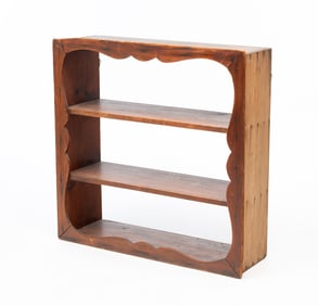 AMERICAN PINE THREE-TIER SCALLOPED HANGING SHELF.