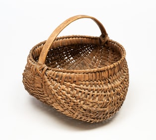LARGE AMERICAN HANDLED BUTTOCKS BASKET.