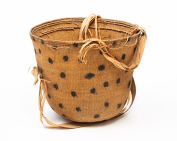 LARGE YANOMAMI GATHERING BASKET DECORATED WITH BLACK DOTS.