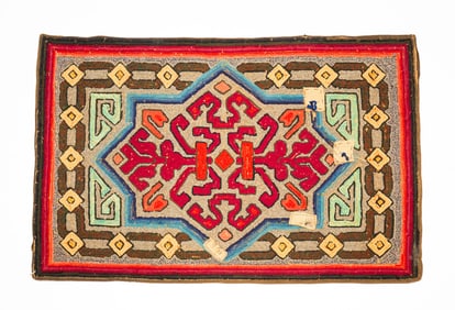 AMERICAN FOLK ART ORIENTAL-MOTIF HOOKED RUG.